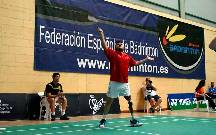 Simón Cruz, oro y plata en el Europeo de Parabádminton