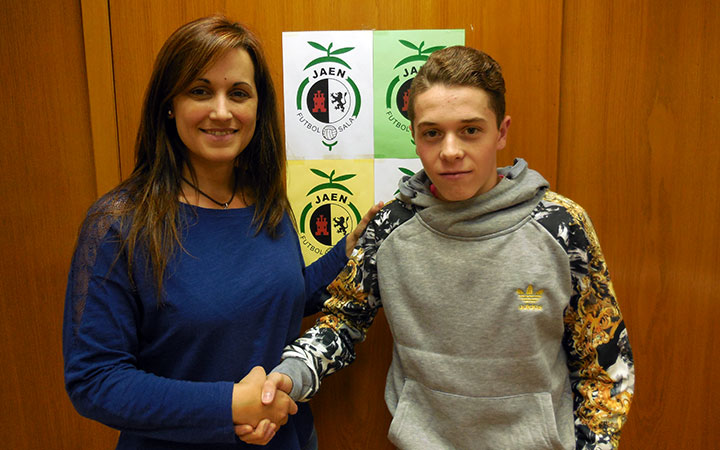 El joven Ginés Paz firma por tres temporadas con el Jaén FS