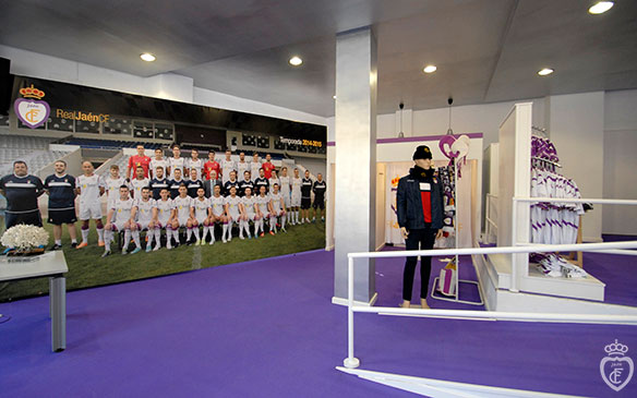 El Real Jaén abre las puertas de su nueva tienda oficial