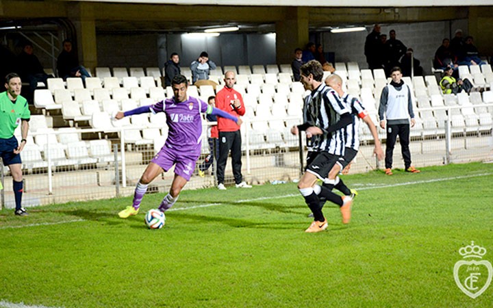 El Real Jaén despide el año con un amargo empate en Cartagena