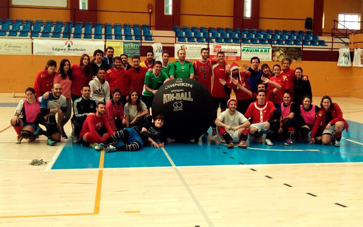 Martos acogió el IV torneo de Navidad de kinball con medio centenar de participantes