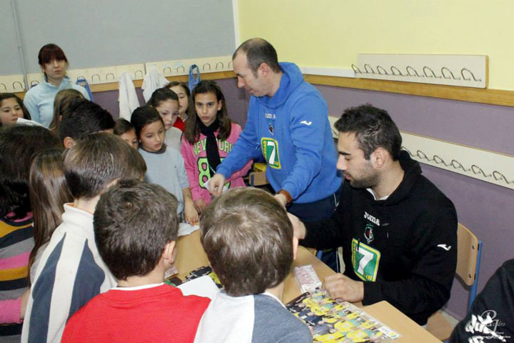El Jaén FS inicia una gira de visitas por los centros escolares de la provincia