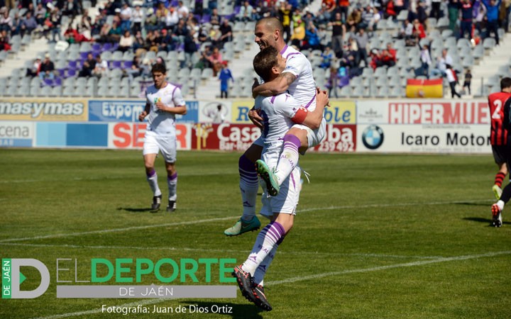 El Real Jaén se sigue agarrando a la opción del playoff (la crónica)