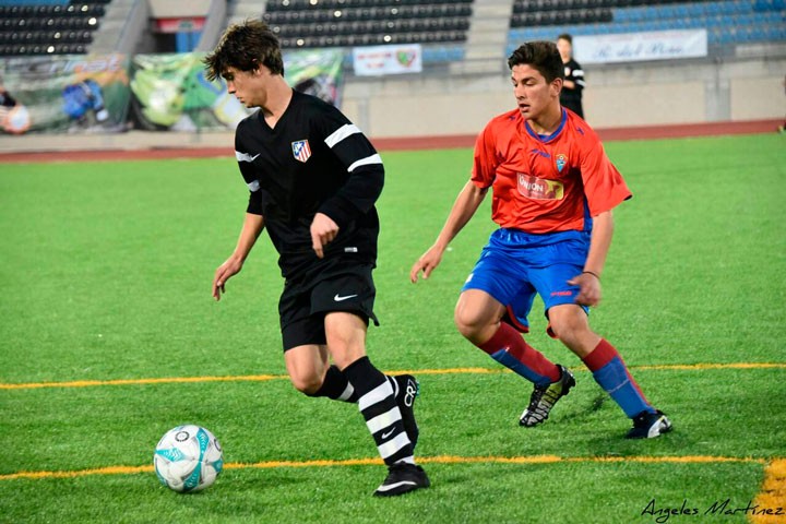 Ángel Cuenca, del Úbeda Viva, juega un torneo internacional con el Atlético de Madrid