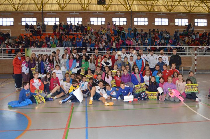 El Jaén FS despide su gira por los colegios de la provincia con una visita a Alcalá la Real