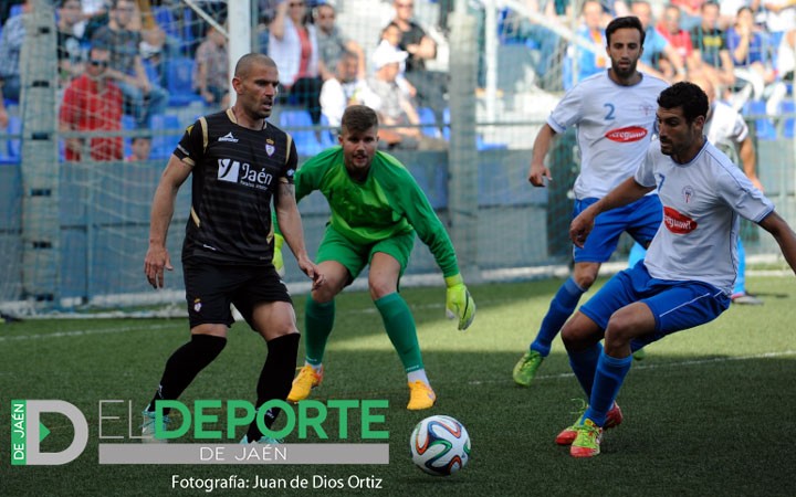 El Real Jaén empata con el colista para seguir alejándose del playoff