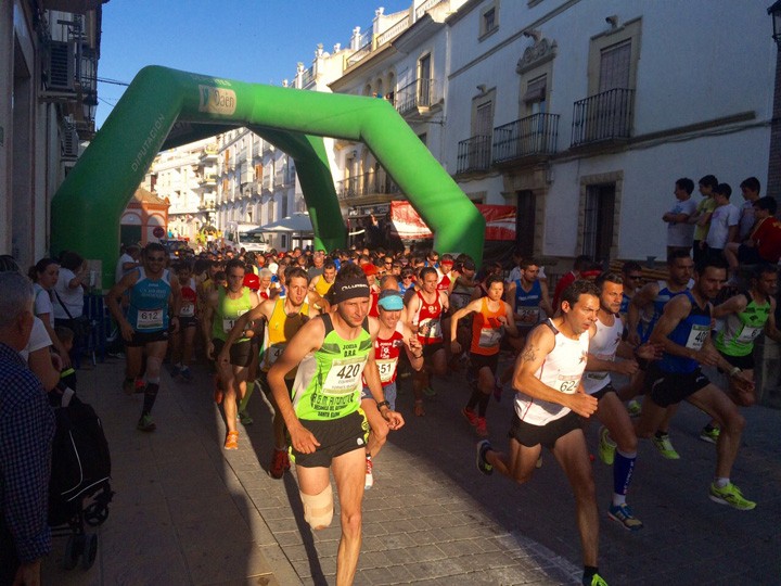 Medio millar de atletas participan en la XVII Carrera Urbana de Arjona