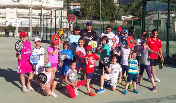 Éxito de participación en la primera concentración de padel para menores del Club de Tenis Cazorla