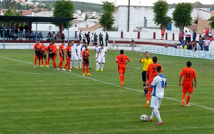 El Martos golea al Almansa y toma una amplia ventaja en el playoff