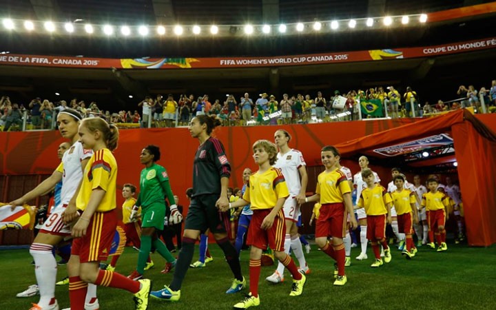 Celia Jiménez disputa los noventa minutos de la derrota de España frente a Brasil