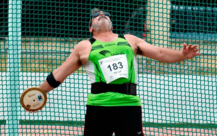 Fernando Oviedo, del Unicaja Atletismo, consigue un oro y dos platas en el Andaluz de Veteranos