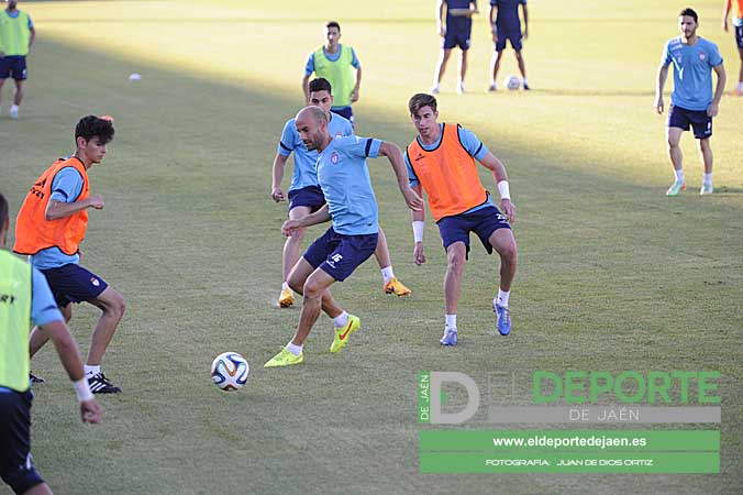 Primera sesión de entrenamientos del Real Jaén en La Victoria (fotogalería)