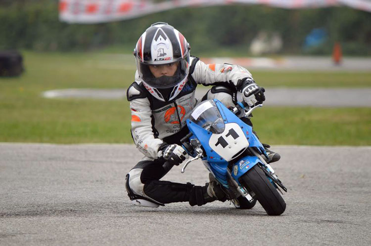 Jesús Torres venció y asombró en el Campeonato Italiano de Minivelocidad