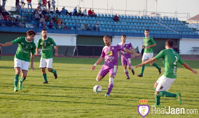 El Real Jaén no falla frente al Villanovense y logra los tres puntos