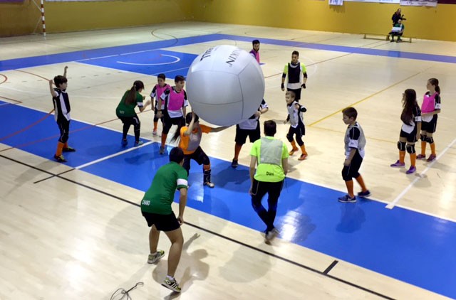 El Kin-Ball Martos Club impulsa la cantera con su Escuela Deportiva