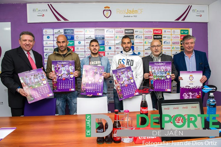 El Real Jaén presenta sus calendarios Coca-Cola del 2016