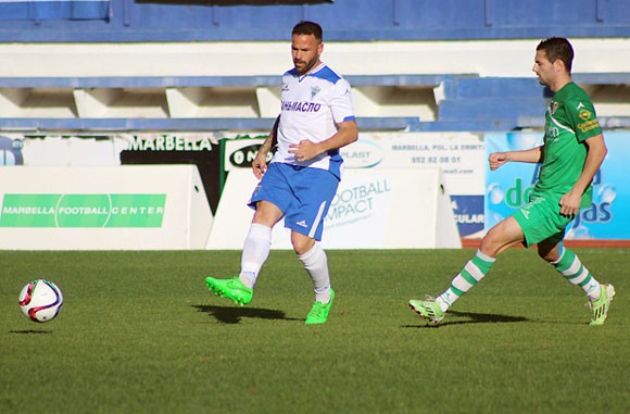 El Linares Deportivo pierde en el descuento frente al Marbella