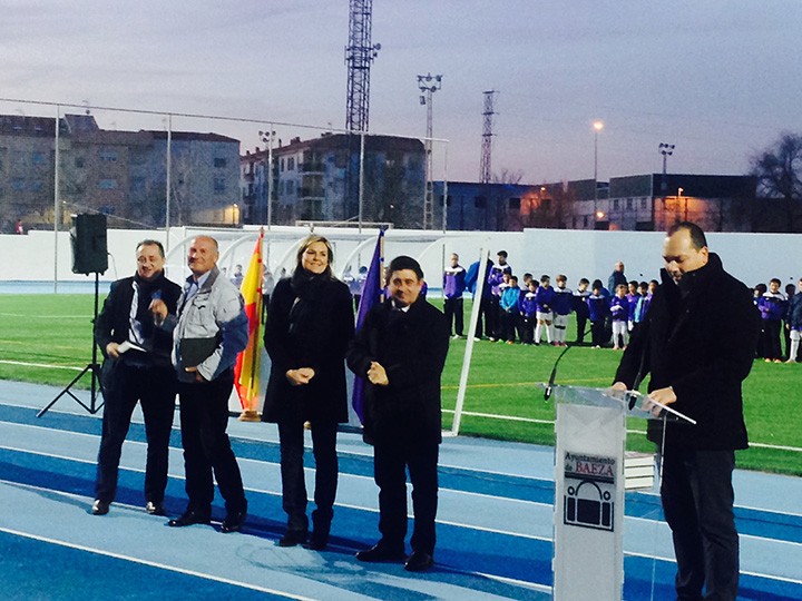 Baeza inaugura la remodelación de su campo de fútbol