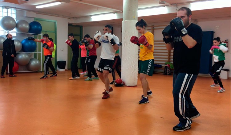 Los hermanos Buendía imparten un monográfico de boxeo olímpico en la UJA