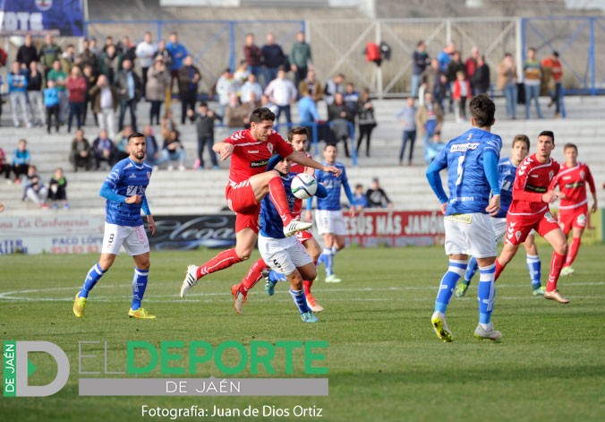 El Linares Deportivo cae por la mínima frente al líder