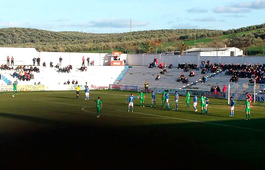 El Villanovense vence en el duelo directo al Linares Deportivo