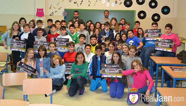 Mario Gómez y Felipe Ramos visitan al alumnado del CEIP ‘Navas de Tolosa’