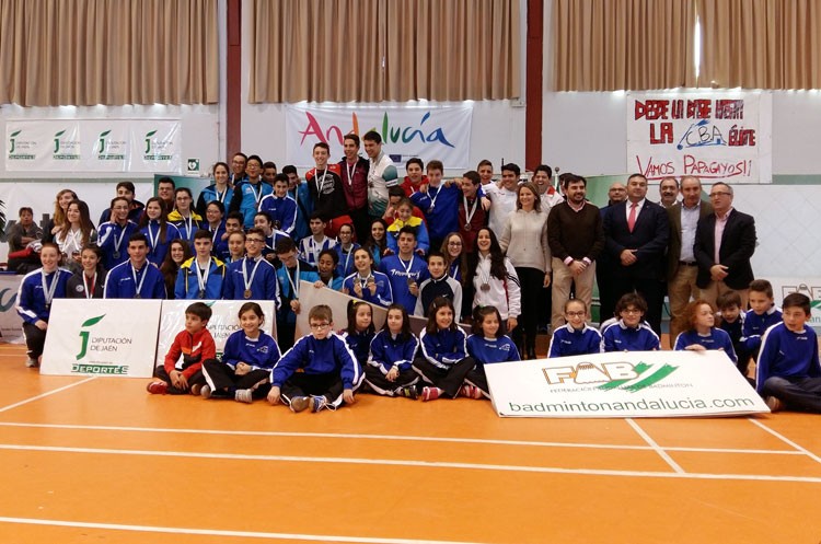 Manuela Nevado y Fátima Albín, campeonas de Andalucía sub-19 y sub-15 de bádminton