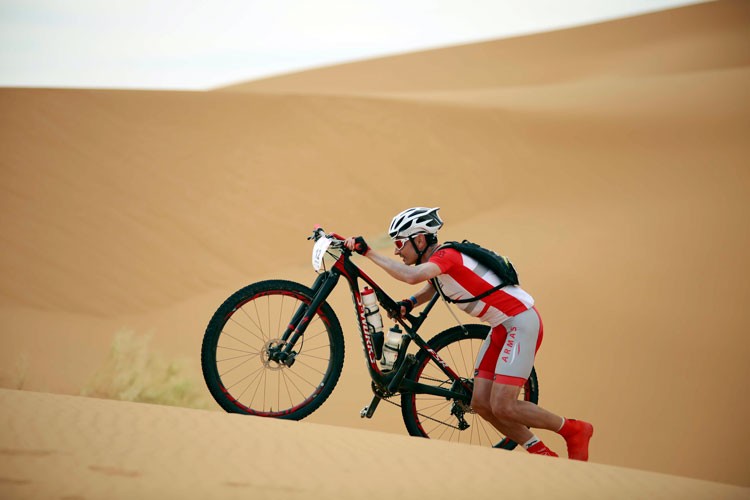 Carrasco vence en la última etapa y acaba sexto en la Titan Desert