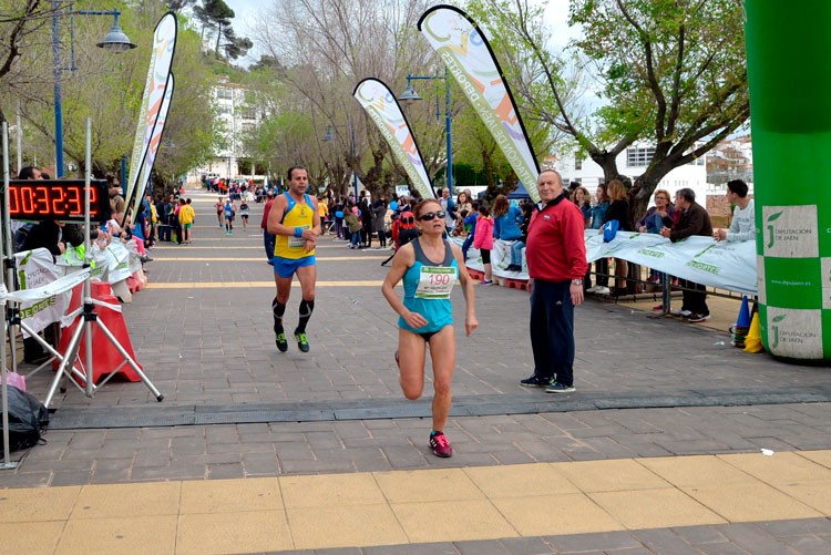 Eva Arjonilla y Mohamed Larbi vencen en la Carrera Popular de Vilches