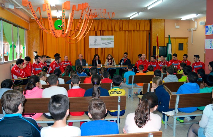 Los jugadores del Jaén FS visitan a los escolares del CEIP San José de Calasanz