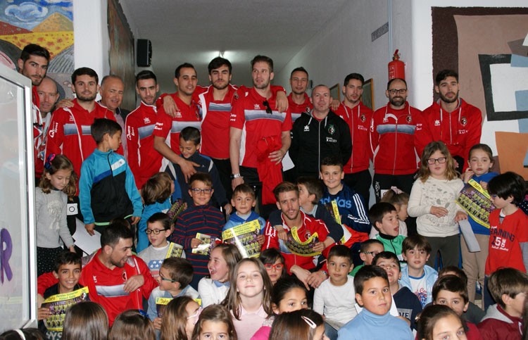 Visita del Jaén FS a Espeluy y Mengíbar con una dosis solidaria