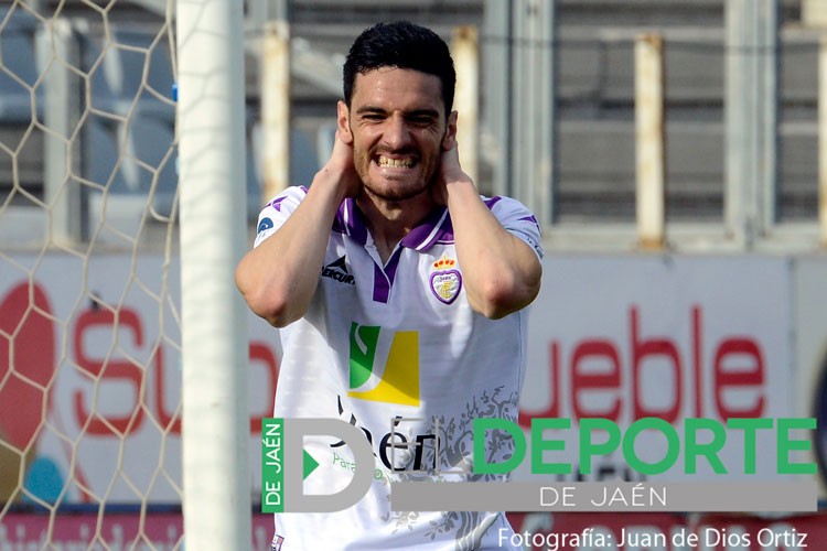 Vitu abandona el Real Jaén y este martes será presentado como nuevo jugador del Martos CD