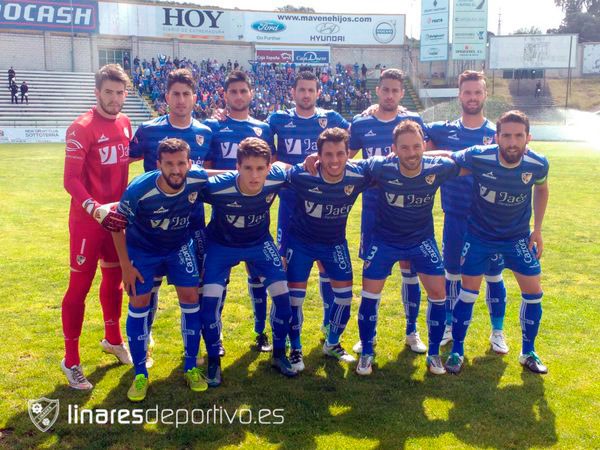Cacereño y Linares empatan sin goles en la ida por la permanencia
