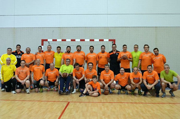 El balonmano jiennense homenajeó a Chús Castro en una intensa jornada