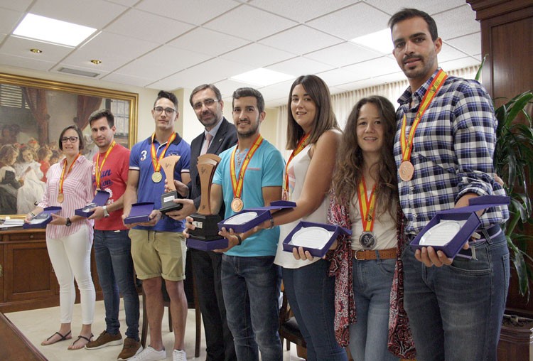 Los medallistas de los Campeonatos de España Universitarios son reconocidos por la UJA