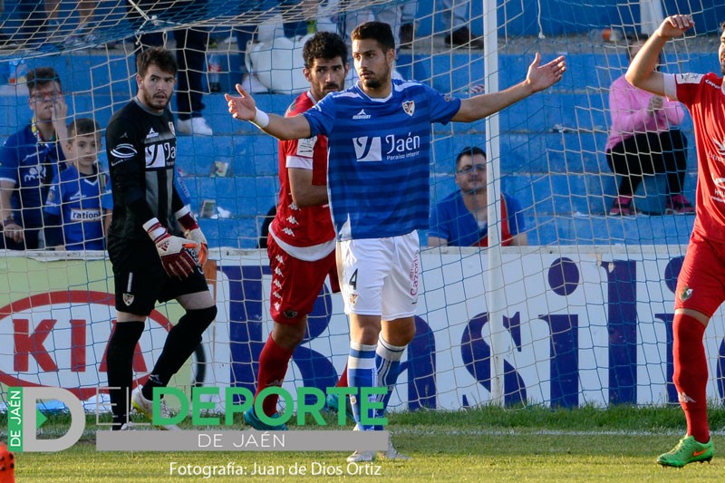 Álvaro Vega continuará en el Linares Deportivo