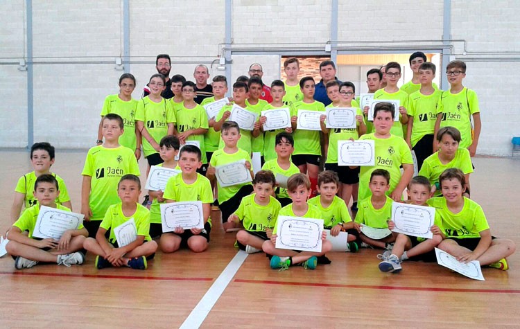 Rodríguez y Roca imparten la disciplina del fútbol sala en el Campus de Bélmez de la Moraleda