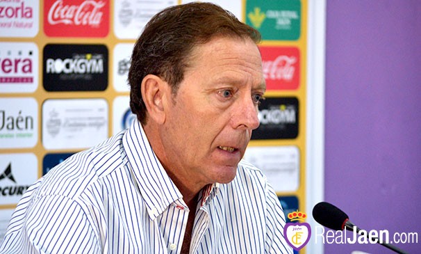 Vilches anuncia abonos gratuitos en la 17-18 si el Real Jaén asciende y supera los 5000 carnets