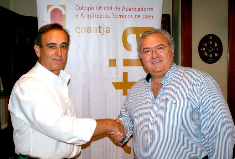 El Colegio de Aparejadores renueva su patrocinio con el Jaén FS