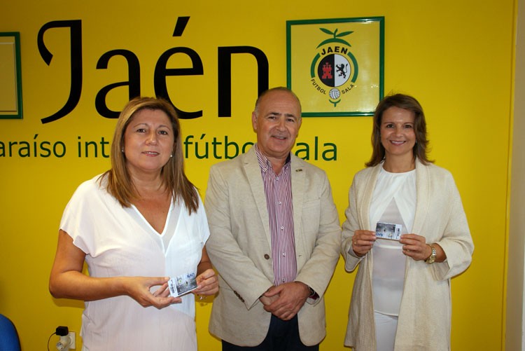 Ana Cobo y Pilar Salazar recogen sus carnets del Jaén Paraíso Interior FS