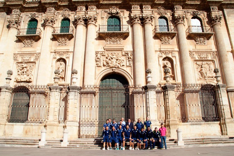 El Jumilla FS visitó la Catedral de Jaén antes del encuentro ante el Paraíso