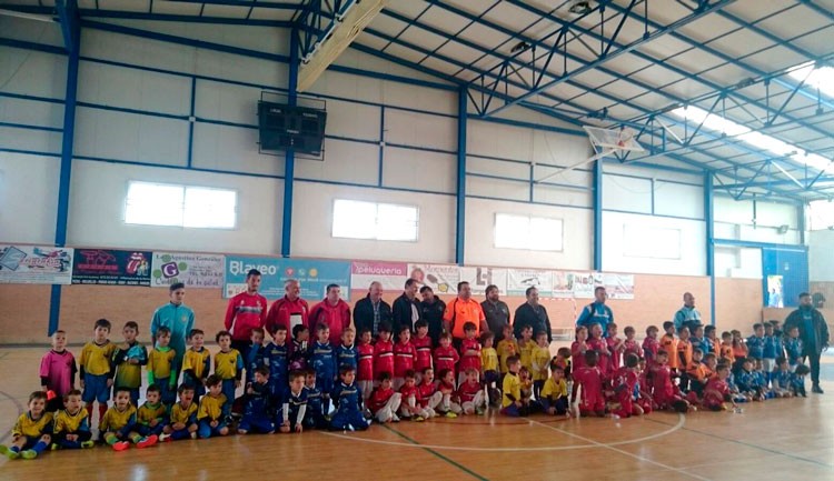 Unos noventa niños participan en la I Concentración BB de fútbol sala en Villanueva de la Reina