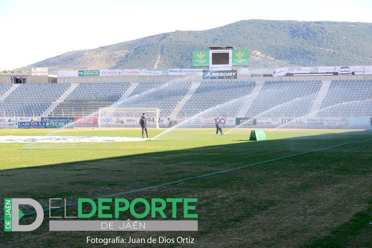 El Trofeo del Olivo queda aplazado por el estado del césped de La Victoria