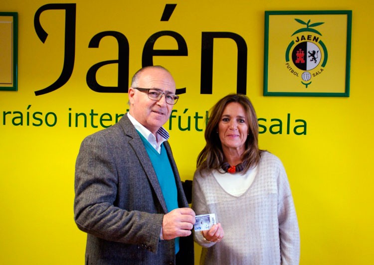 Morales de Coca recoge su carnet del Jaén FS de la campaña 2016-17