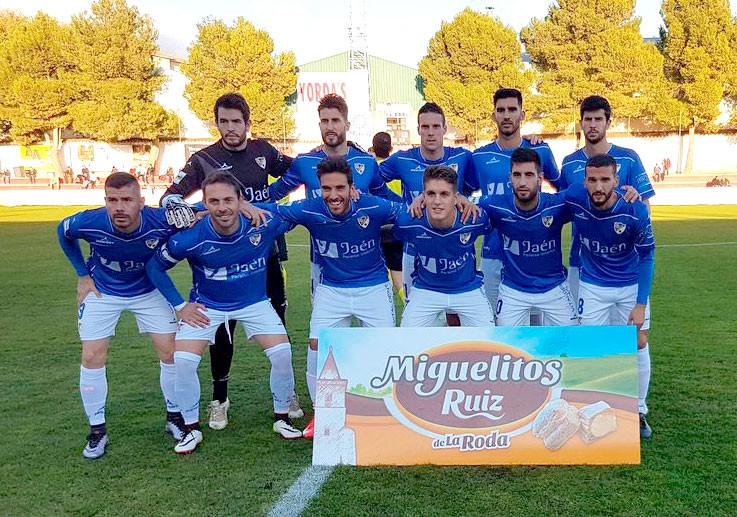 Curto da los tres puntos al Linares ante La Roda en el descuento