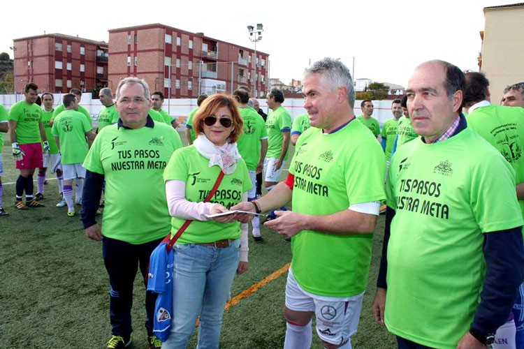 Los veteranos del Real Jaén y del Linares Deportivo jugaron a beneficio de la Asociación de Parkinson