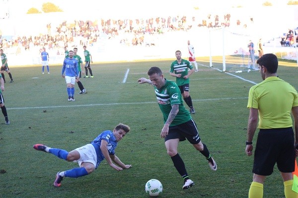 El Linares Deportivo empata en casa ante el líder