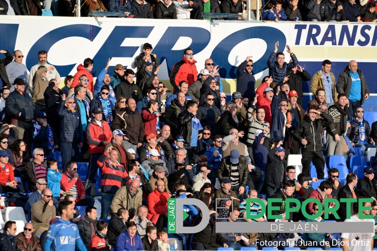 La afición en Linarejos (Linares Deportivo – Jumilla FC)