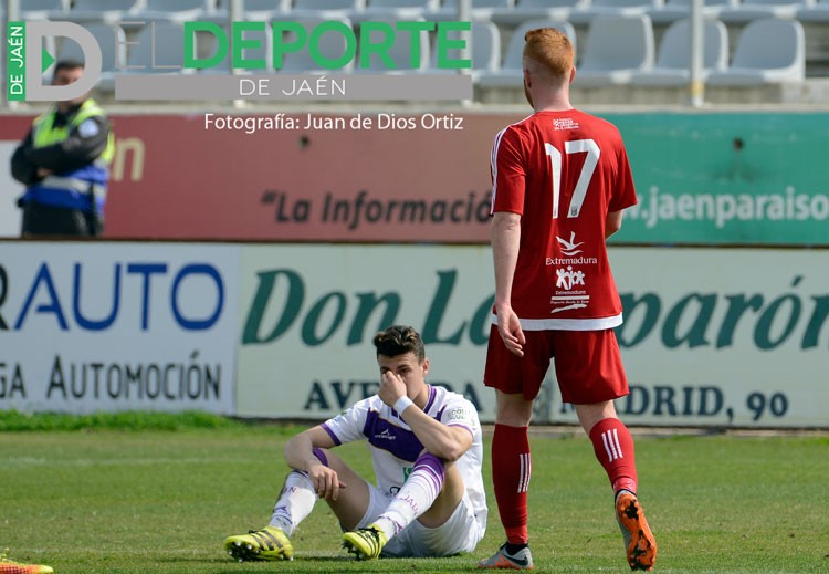 El Mérida empuja un poco más al Real Jaén hacia la zona baja