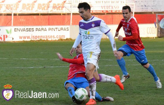 El Real Jaén empata en La Roda y se mete en un lío